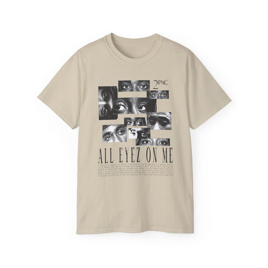 All eyes on me graphic T-shirt